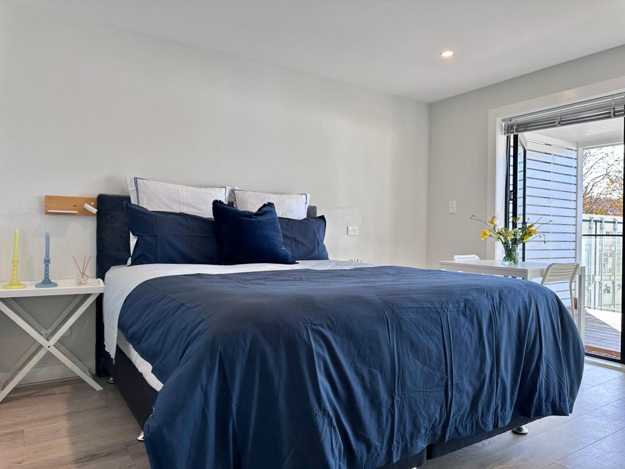 66 Express Luxury In New Market